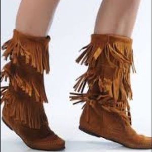 Minnetonka Moccasins Tri-Layer Fringe Suede Boots Size 7